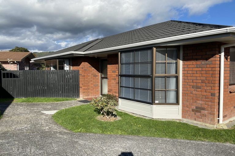 Photo of property in 2/41 Athlone Crescent, Avalon, Lower Hutt, 5011