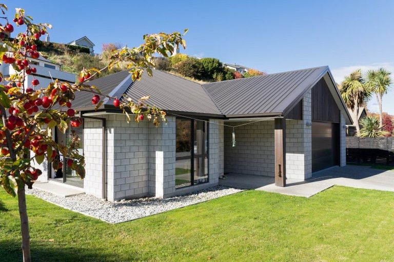 Photo of property in 23 Mcdonnell Road, Arrowtown, 9302