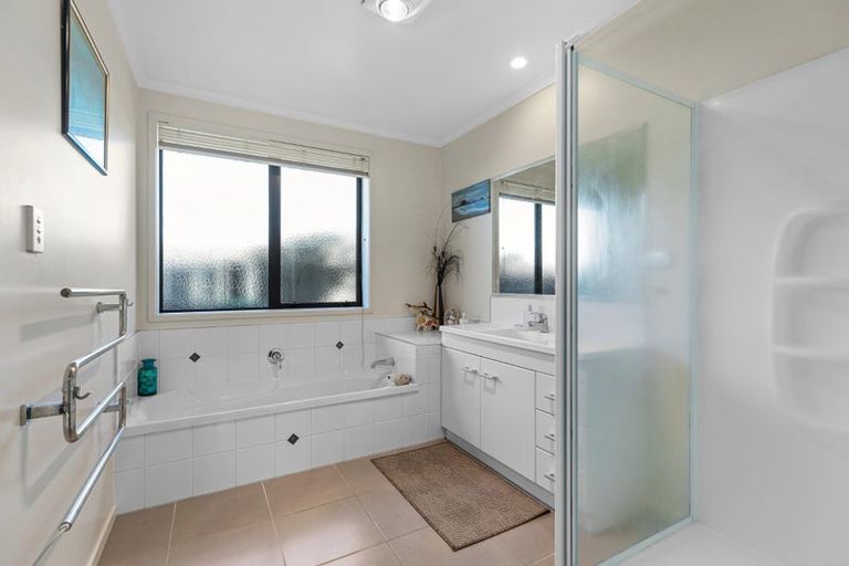 Photo of property in 100 Twin Oak Avenue, Papamoa Beach, Papamoa, 3118