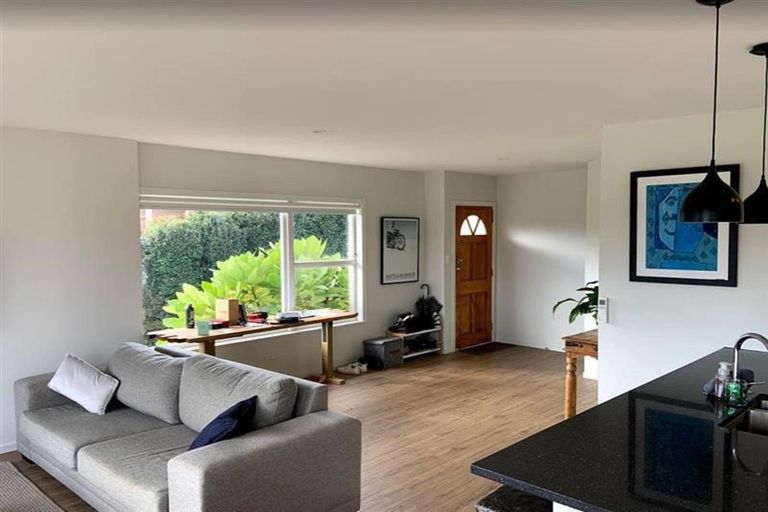 Photo of property in 2/55 Velma Road, Hillcrest, Auckland, 0627