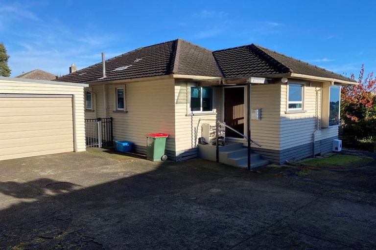 Photo of property in 31 Queens Road, Glen Avon, New Plymouth, 4312