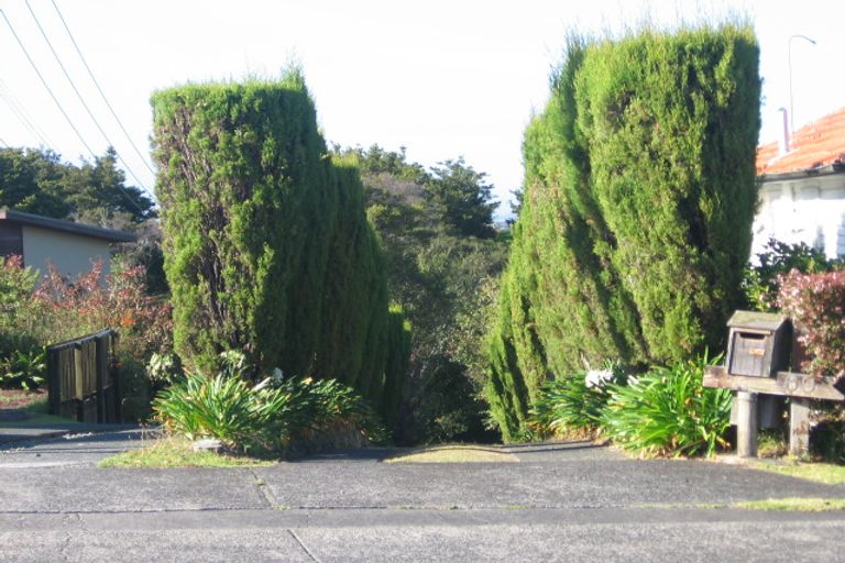 Photo of property in 69 Pupuke Road, Birkenhead, Auckland, 0627