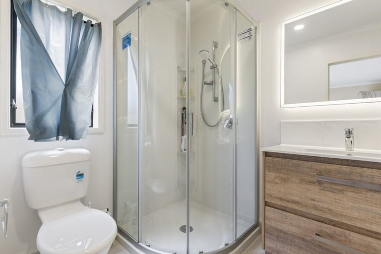 Photo of property in 2 Erne Crescent, East Tamaki, Auckland, 2016