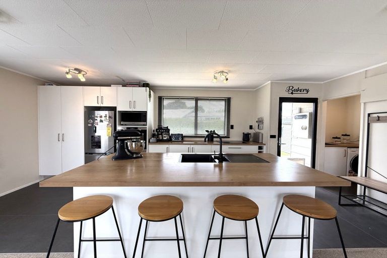 Photo of property in 18 Aratapu Street, Waitara, 4320