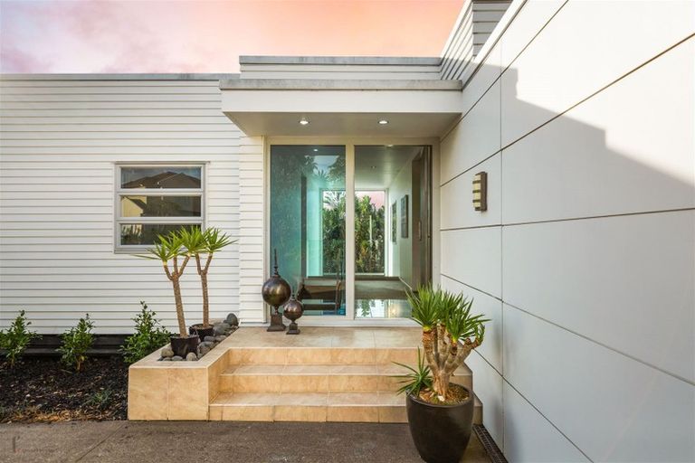 Photo of property in 7 Rangi Avenue, Schnapper Rock, Auckland, 0632