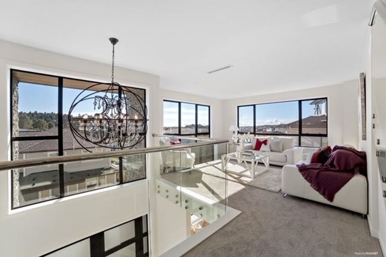 Photo of property in 13 Golden Morning Drive, Albany Heights, Auckland, 0632