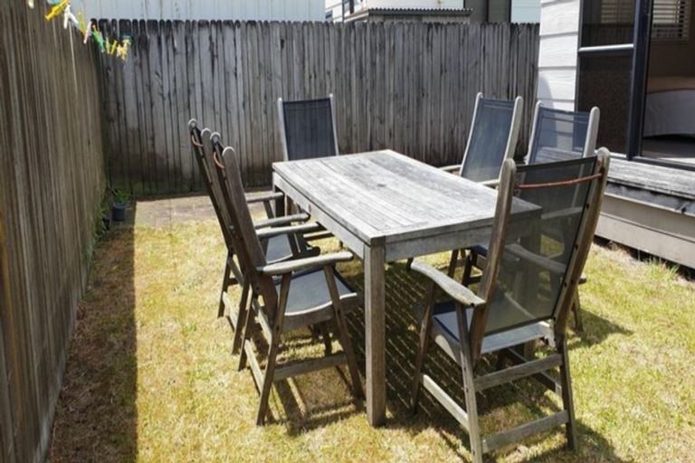 Photo of property in 64 Fifth Avenue, Urenui, 4377