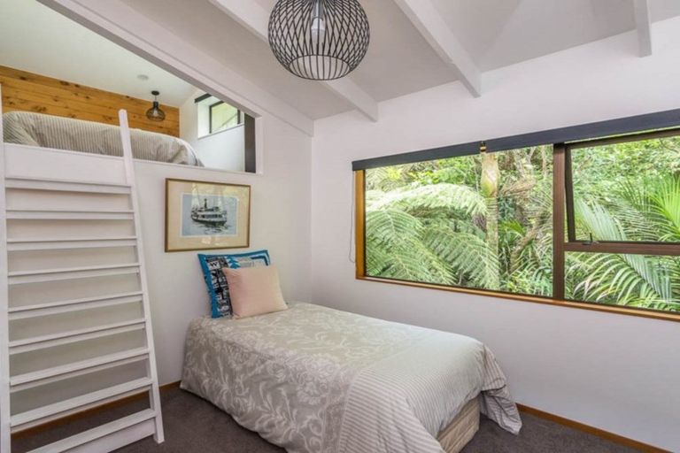 Photo of property in 215 Shaw Road, Titirangi, Auckland, 0604
