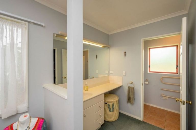 Photo of property in 7 Tararua Crescent, Otaki, 5512