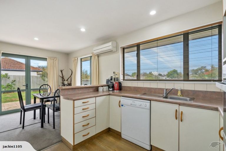 Photo of property in 31 Cossar Street, Burwood, Christchurch, 8083