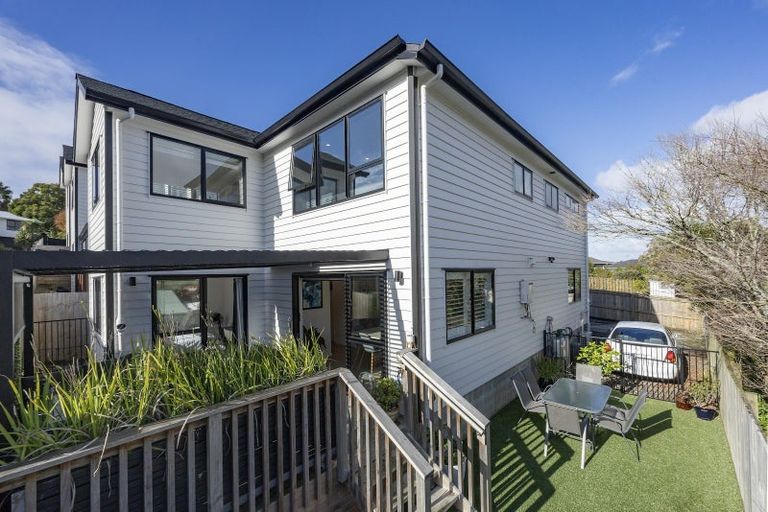 Photo of property in 18c Edgware Road, West Harbour, Auckland, 0618