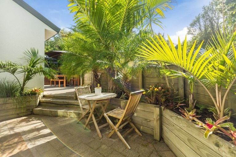 Photo of property in 1/39 Seaton Road, Murrays Bay, Auckland, 0630