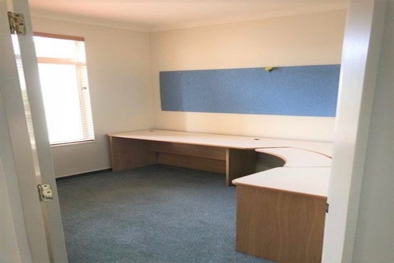 Photo of property in 20 Quadrant Heights, Paraparaumu, 5032