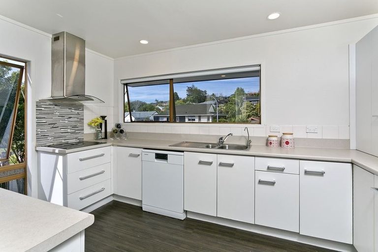 Photo of property in 29 Sandiacre Way, Browns Bay, Auckland, 0630