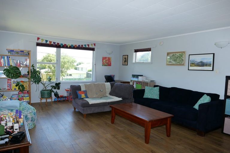 Photo of property in 46 Kaitawa Crescent, Paraparaumu, 5032