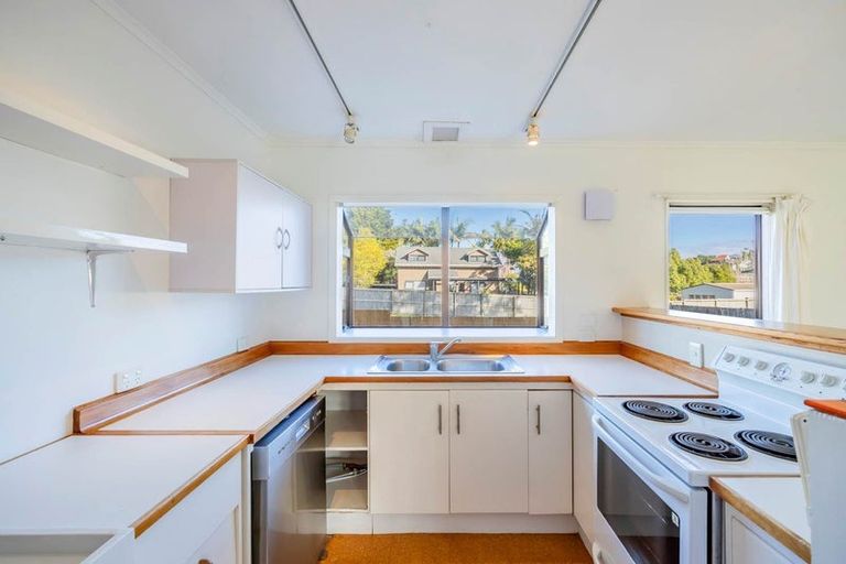 Photo of property in 1/47 Selwyn Crescent, Forrest Hill, Auckland, 0620