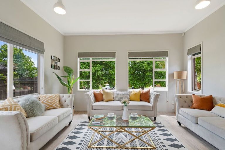 Photo of property in 8 Neaptide Close, Red Beach, 0932