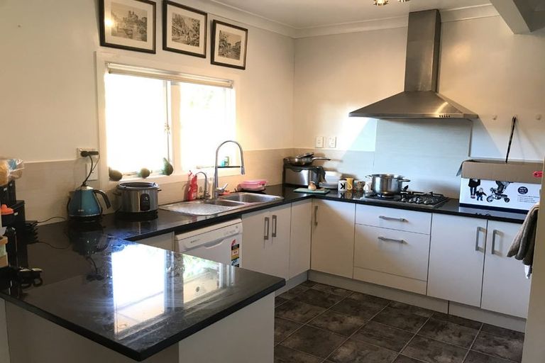 Photo of property in 28 Coles Crescent, Papakura, 2110