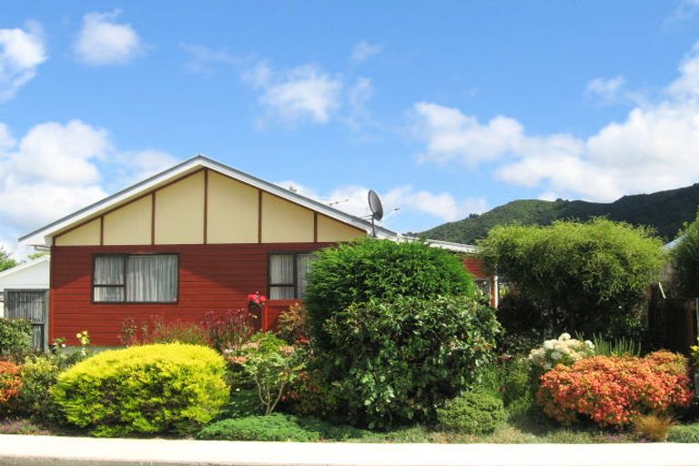 Photo of property in 17 Shanly Street, Brown Owl, Upper Hutt, 5018
