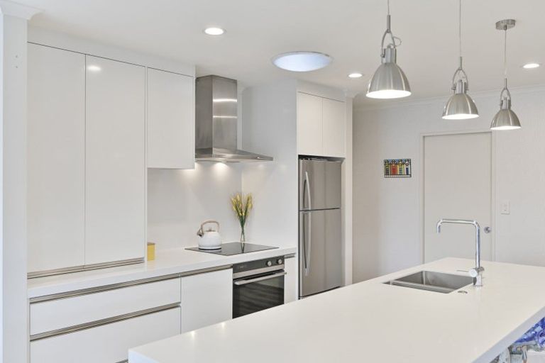 Photo of property in 2/212 Grove Road, Mayfair, Hastings, 4122