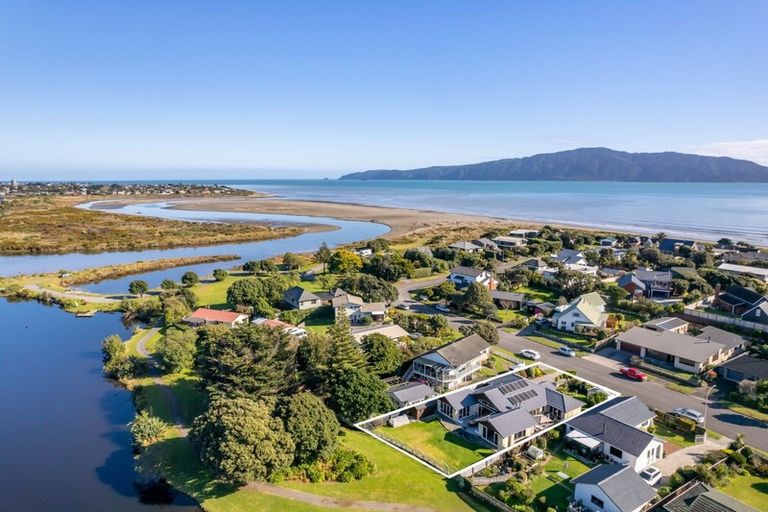 Photo of property in 196 Tutere Street, Waikanae Beach, Waikanae, 5036