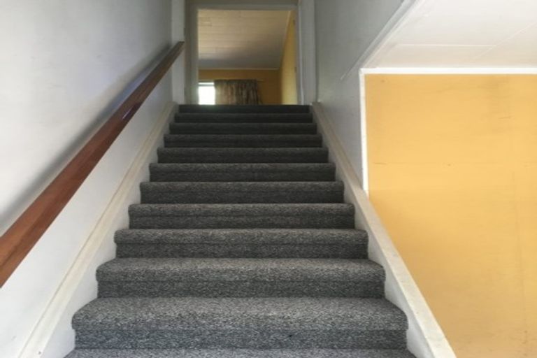 Photo of property in 3/2 Hinekohu Street, New Lynn, Auckland, 0600