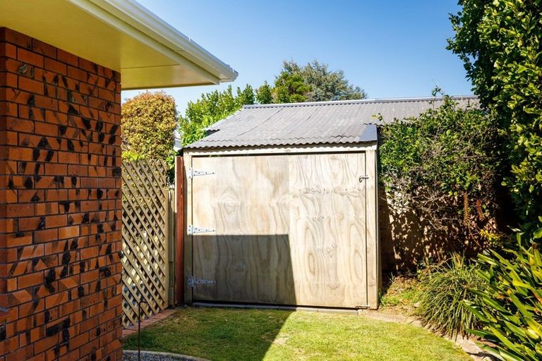 Photo of property in 16 Leon Place, Waitara, 4320