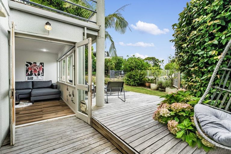 Photo of property in 3/18 Parr Terrace, Castor Bay, Auckland, 0620