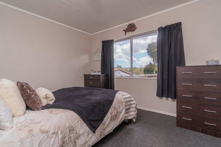 Photo of property in 12 Imperial Place, Henderson, Auckland, 0612