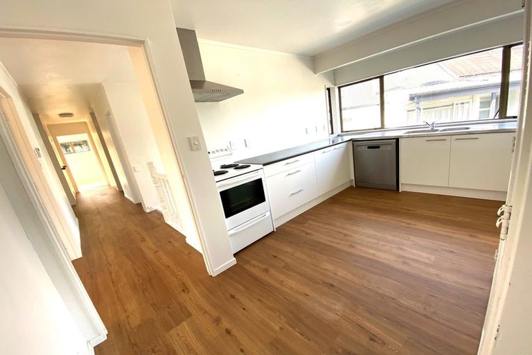 Photo of property in 11 Birman Close, Half Moon Bay, Auckland, 2012