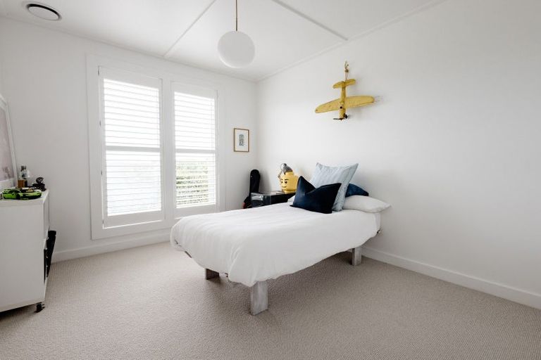 Photo of property in 12 Sandpiper Avenue, Point Wells, 0986