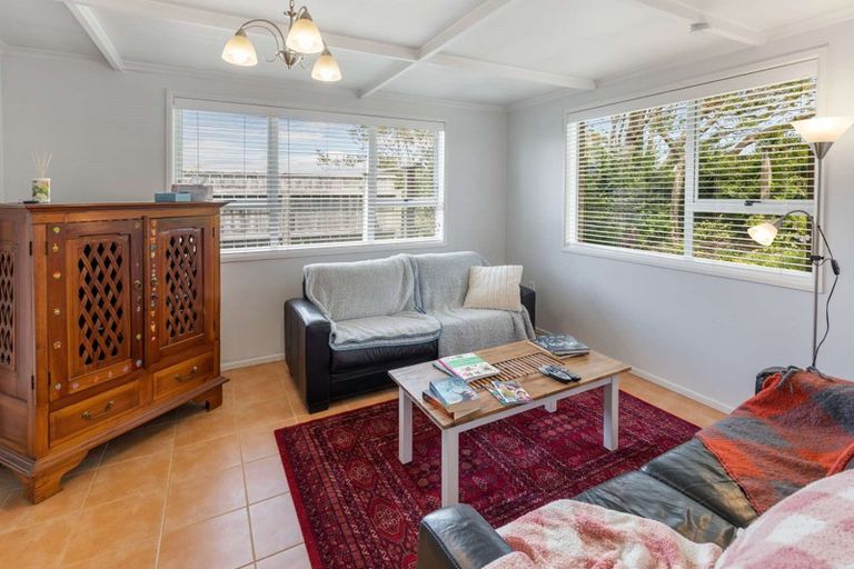 Photo of property in 2/6 Hood Place, Spotswood, New Plymouth, 4310