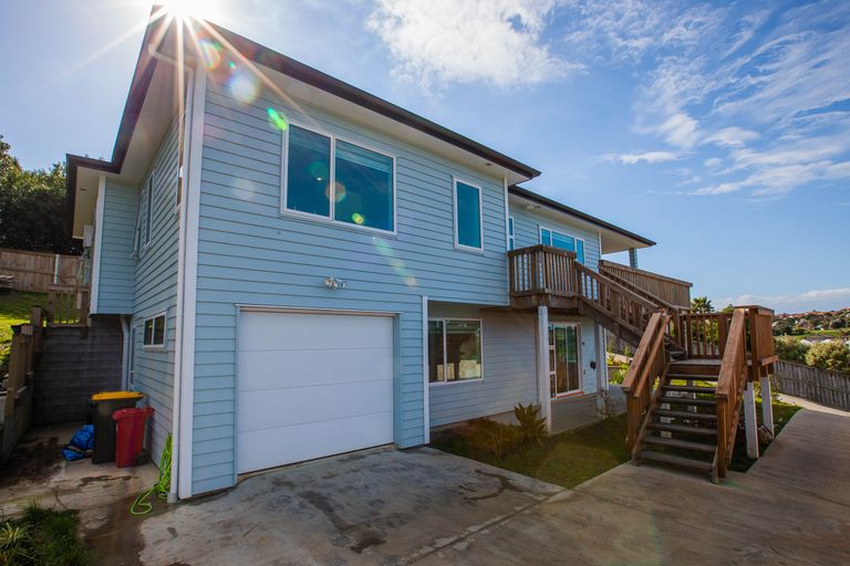 Photo of property in 4b Astrolabe Place, Gulf Harbour, Whangaparaoa, 0930