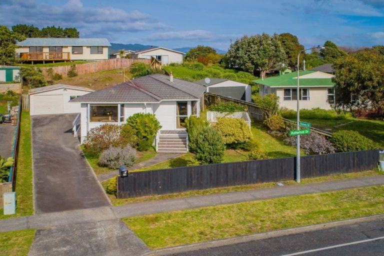 Photo of property in 20 Rutherford Drive, Waikanae Beach, Waikanae, 5036