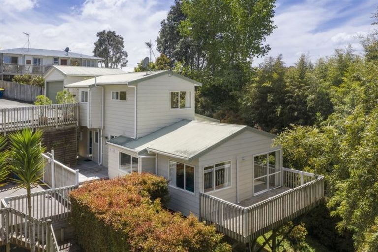 Photo of property in 2/7 Fordham Street, Beach Haven, Auckland, 0626