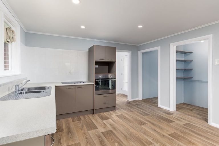 Photo of property in 81 Timaru Road, Waimate, 7924