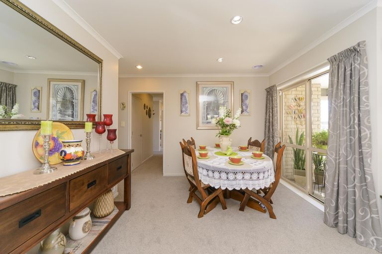 Photo of property in 11 Chestnut Close, Kelvin Grove, Palmerston North, 4414