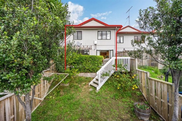 Photo of property in 3/42 Fields Parade, Oteha, Auckland, 0632