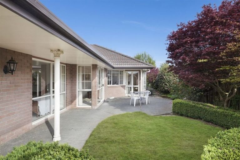 Photo of property in 8 Wiltshire Mews, Avonhead, Christchurch, 8042