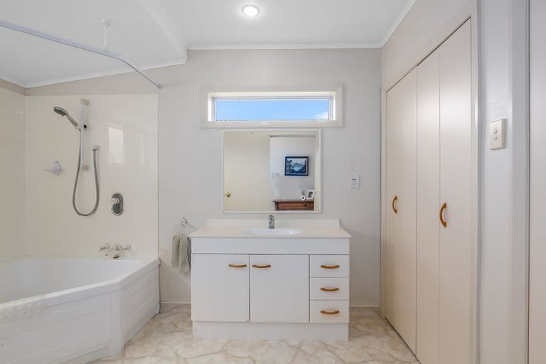 Photo of property in 9 Hampton Hill Road, Tawa, Wellington, 5028