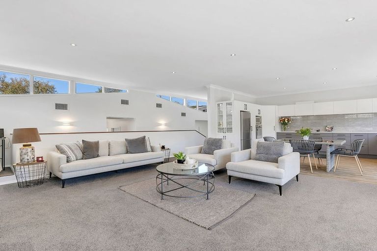 Photo of property in 12 Dowling Grove, Silverstream, Upper Hutt, 5019