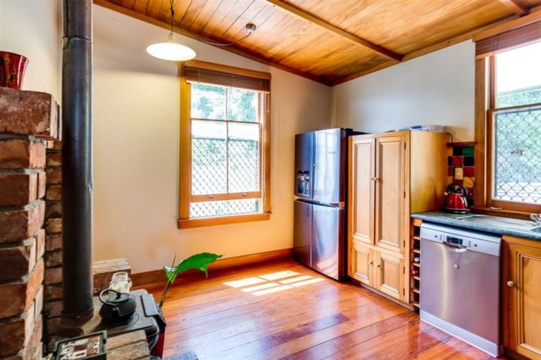 Photo of property in 21 Chaucer Road, Hospital Hill, Napier, 4110