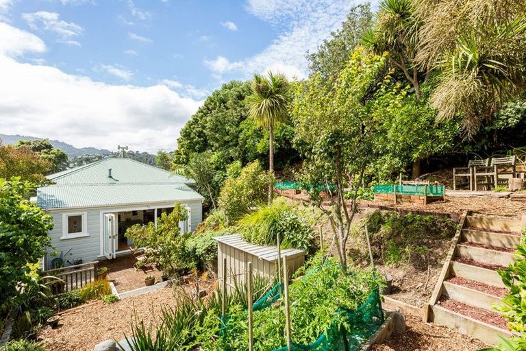 Photo of property in 125 Wadestown Road, Wadestown, Wellington, 6012