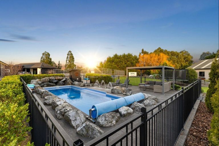 Photo of property in 44 Tutakarae Road, Kelvin Grove, Palmerston North, 4470