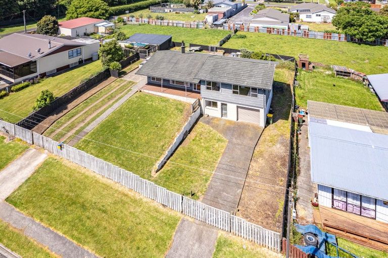 Photo of property in 16 Swinbourne Street, Waverley, 4510