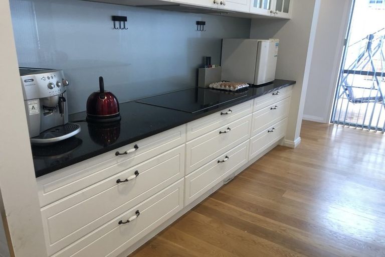 Photo of property in 4 Colliston Rise, Pinehill, Auckland, 0632