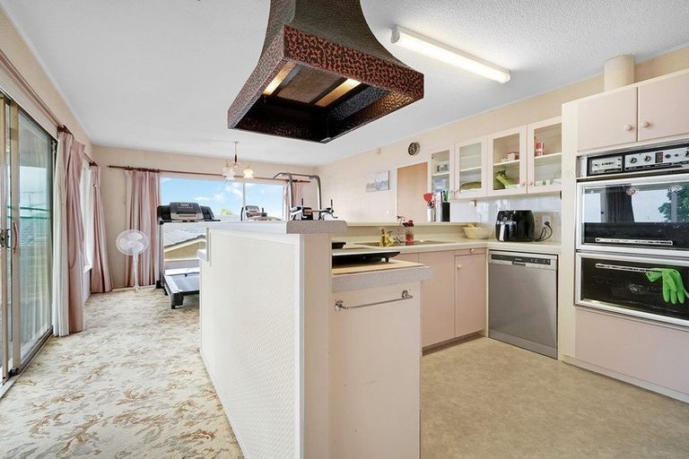 Photo of property in 16 Taitua Drive, Te Atatu South, Auckland, 0610