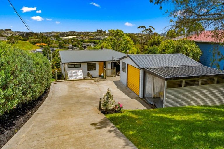 Photo of property in 26 Moffat Road, Red Beach, 0932