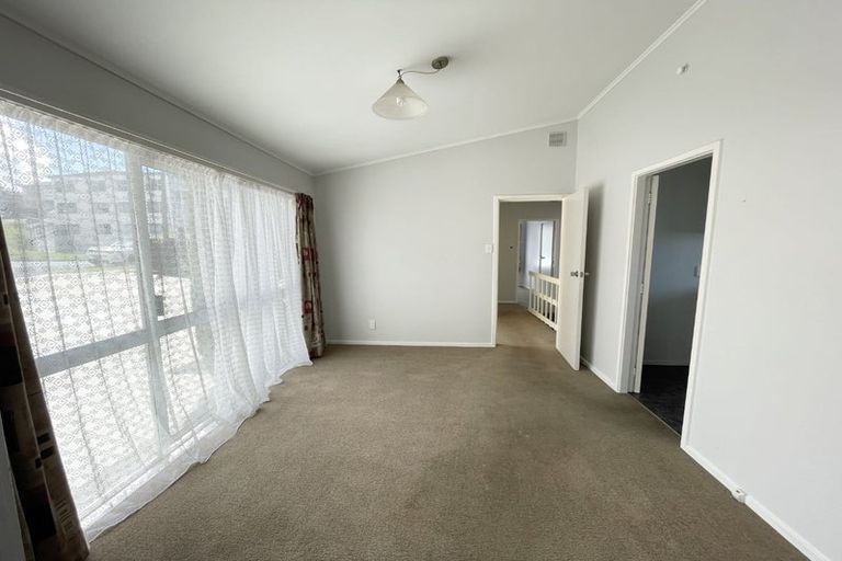 Photo of property in 30 Akaroa Drive, Maupuia, Wellington, 6022