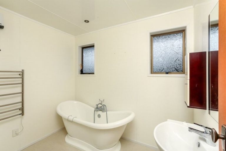 Photo of property in 59 Drake Street, Vogeltown, New Plymouth, 4310